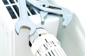 Heizkörper mit Thermostatventil und Montagewerkzeug